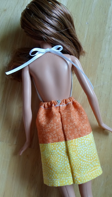 Membuat  sendiri baju untuk boneka  Barbie 
